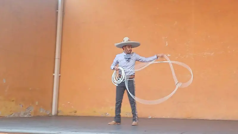 También participó en este evento,  el charro Francisco de Jesús quien mostró su talento y habilidad al florear la reata.
